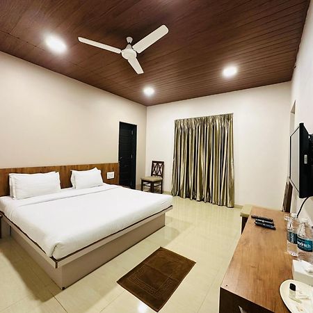 Hotel Grand Indu, 3 Star Kolhapur Esterno foto