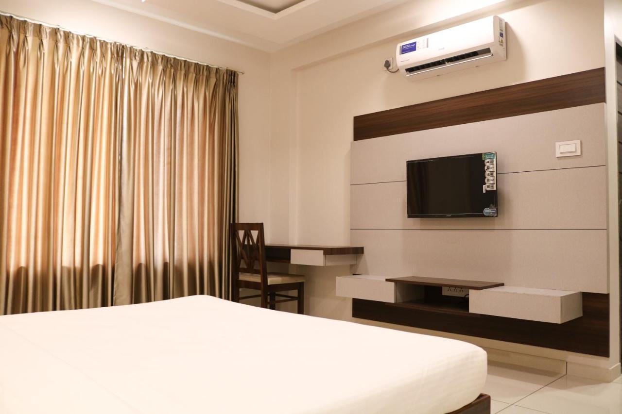 Hotel Grand Indu, 3 Star Kolhapur Esterno foto