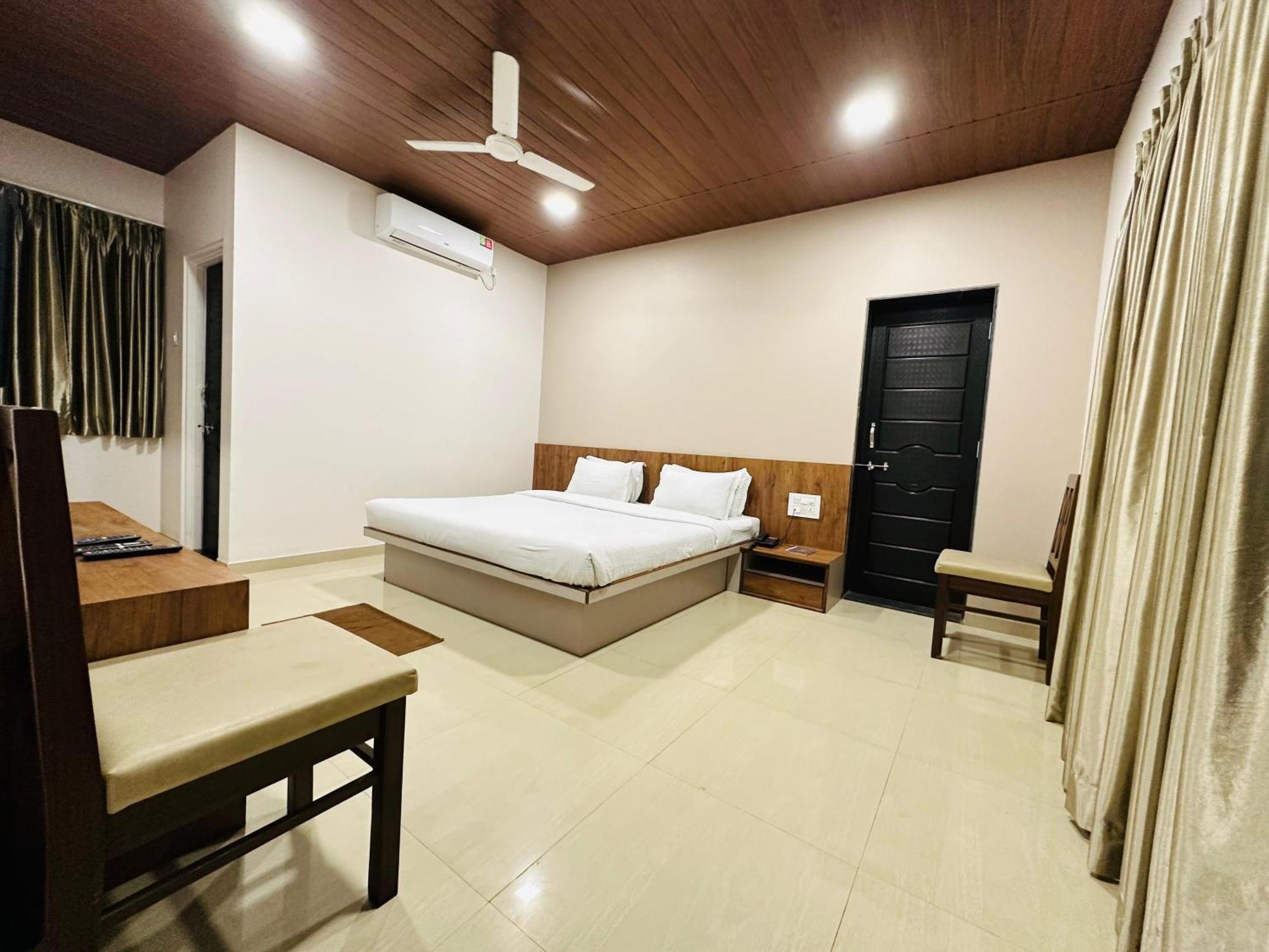 Hotel Grand Indu, 3 Star Kolhapur Esterno foto