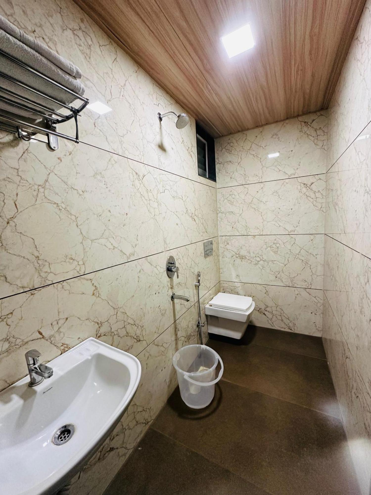 Hotel Grand Indu, 3 Star Kolhapur Esterno foto