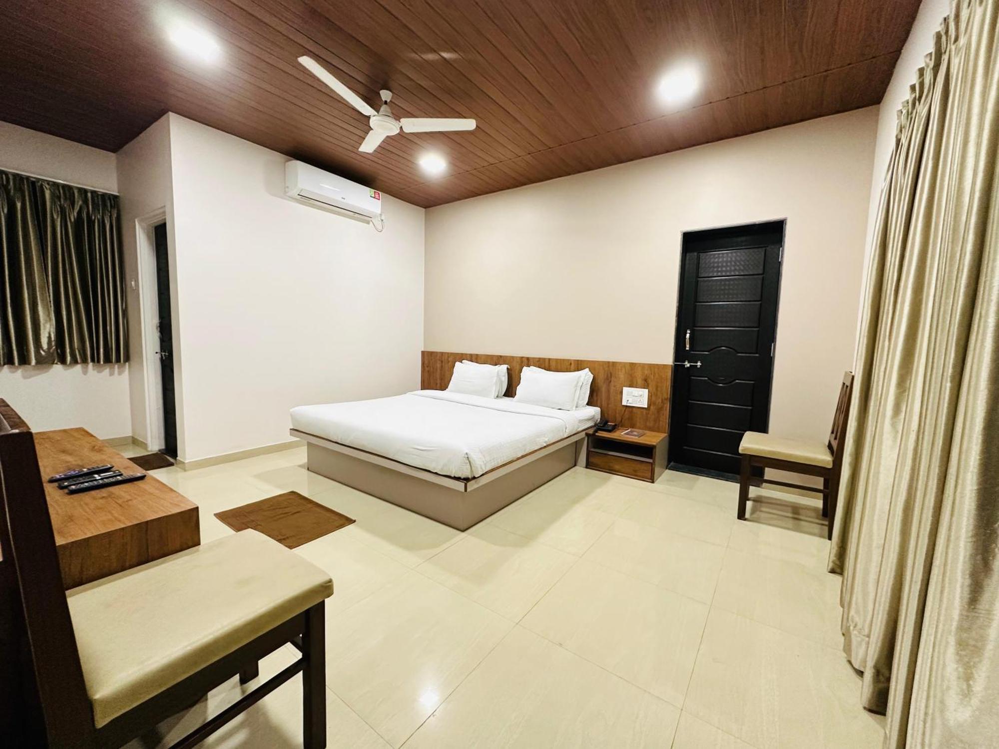 Hotel Grand Indu, 3 Star Kolhapur Esterno foto